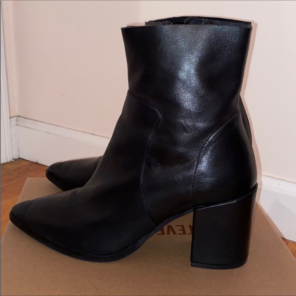 Fabianelli made in Italy black leather ankle pointy boots